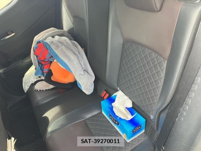 Toyota C-HR 2017-12 8665934-11