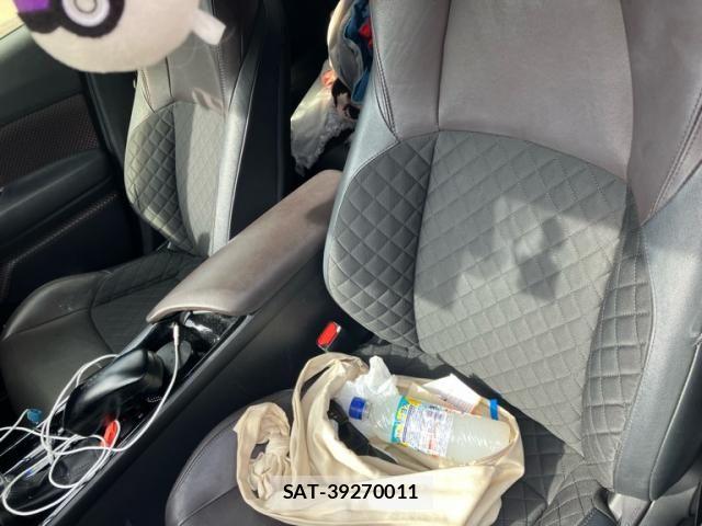 Toyota C-HR 2017-12 8665934-12