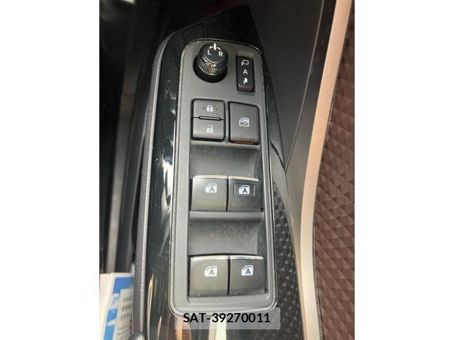 Toyota C-HR 2017-12 8665934-14