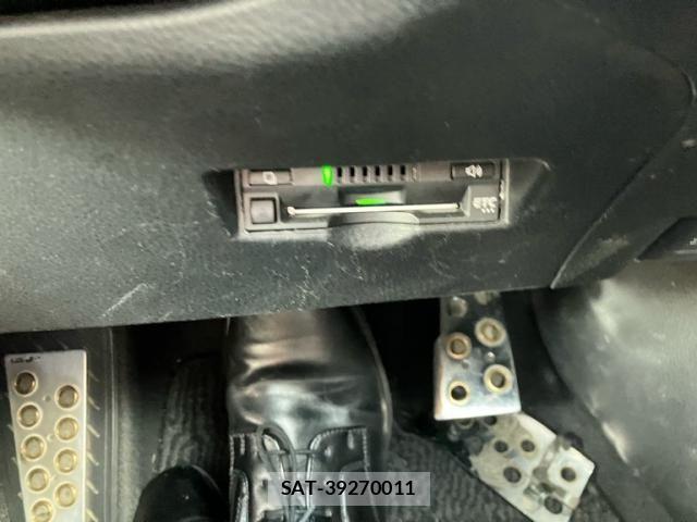 Toyota C-HR 2017-12 8665934-25
