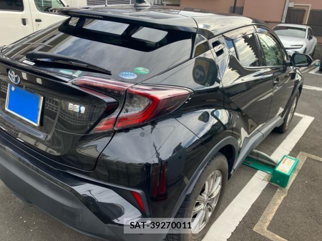 Toyota C-HR 2017-12 8665934-3