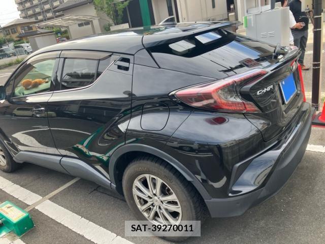 Toyota C-HR 2017-12 8665934-4