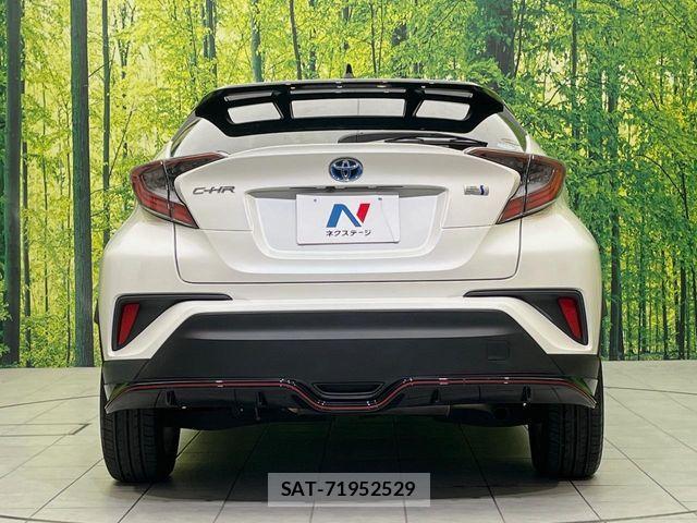 Toyota C-HR 2018-02 8658397-14