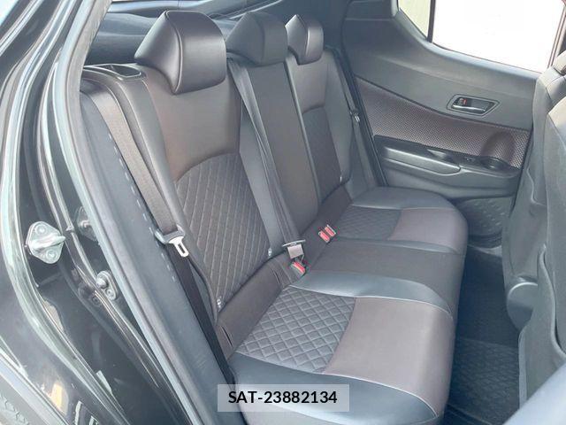 Toyota C-HR 2019-04 8665932-8