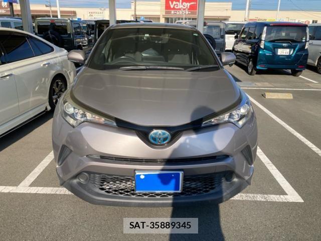 Toyota C-HR 2017-10 8665935-1