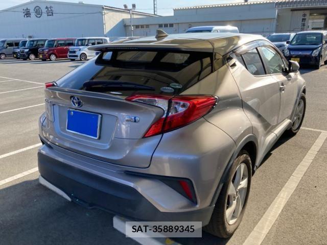 Toyota C-HR 2017-10 8665935-5