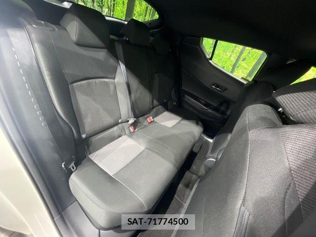Toyota C-HR 2017-01 8685288-9