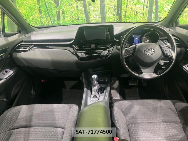 Toyota C-HR 2017-01 8685288-1