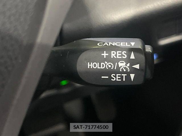 Toyota C-HR 2017-01 8685288-4