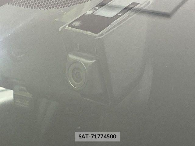 Toyota C-HR 2017-01 8685288-6