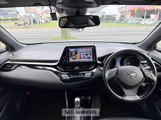 Toyota C-HR 2017-05 8685290-1
