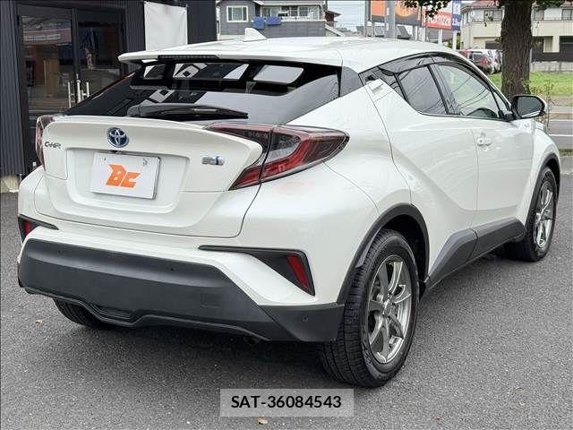 Toyota C-HR 2017-05 8685290-23