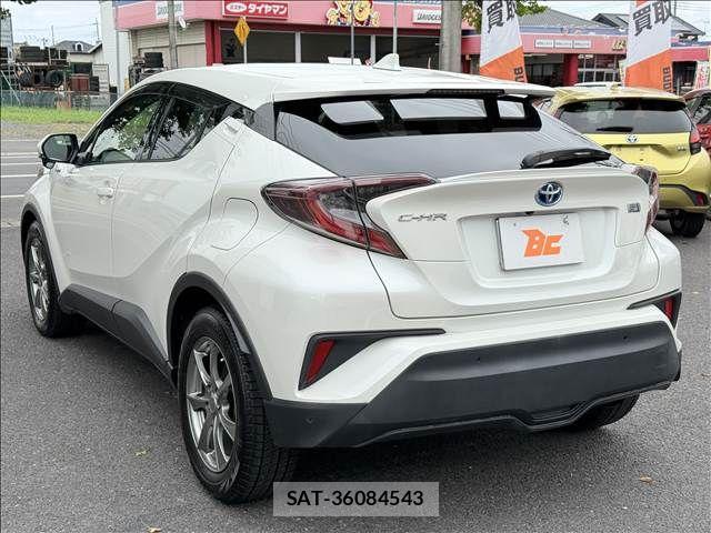 Toyota C-HR 2017-05 8685290-7