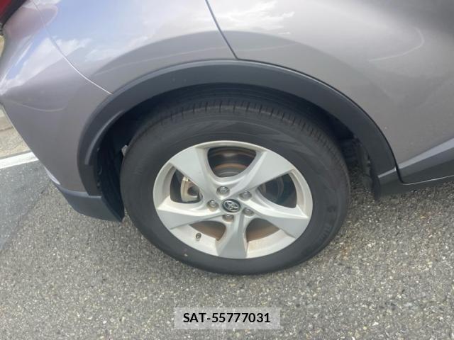 Toyota C-HR 2017-05 8685293-9