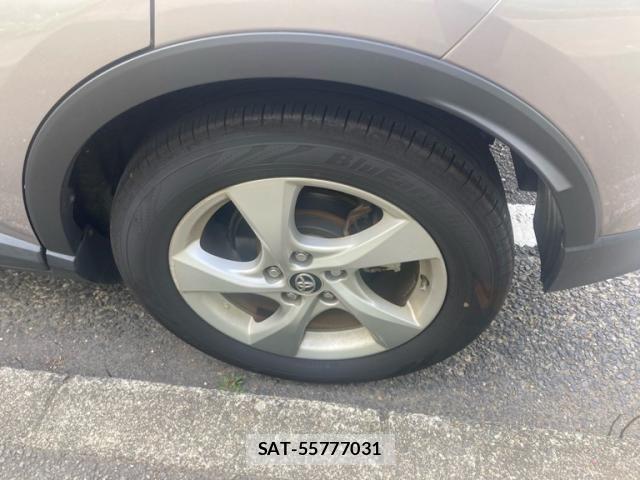 Toyota C-HR 2017-05 8685293-10