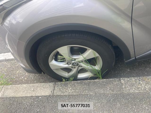 Toyota C-HR 2017-05 8685293-11