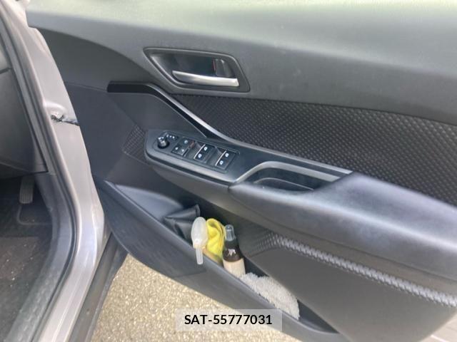 Toyota C-HR 2017-05 8685293-16