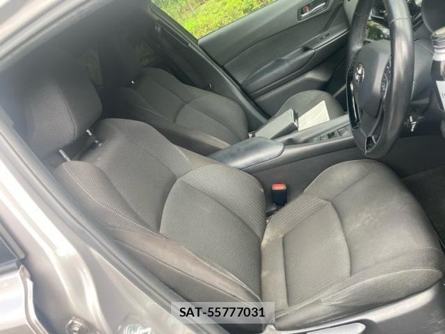 Toyota C-HR 2017-05 8685293-18