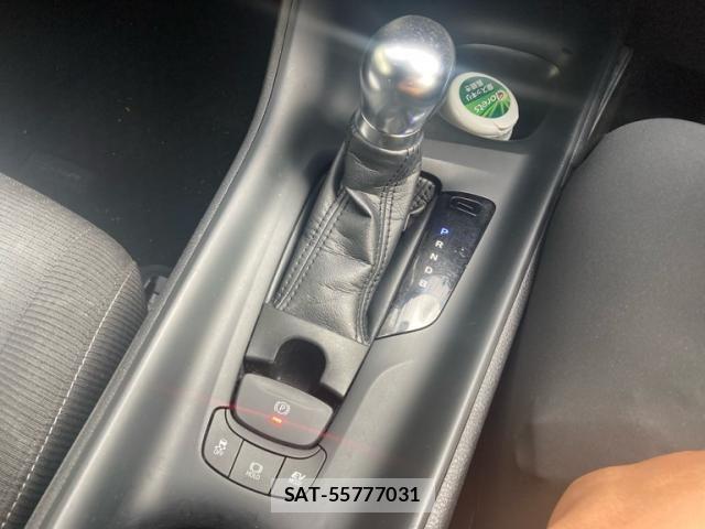 Toyota C-HR 2017-05 8685293-23