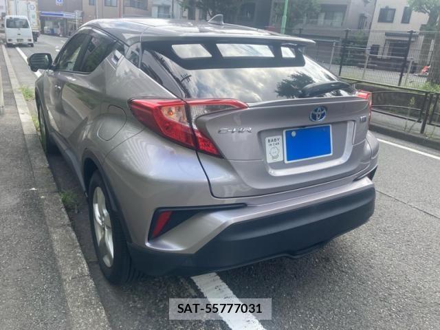 Toyota C-HR 2017-05 8685293-7