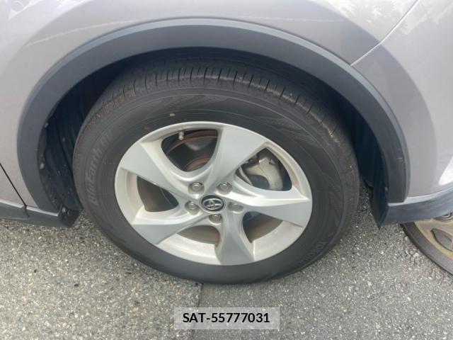 Toyota C-HR 2017-05 8685293-8
