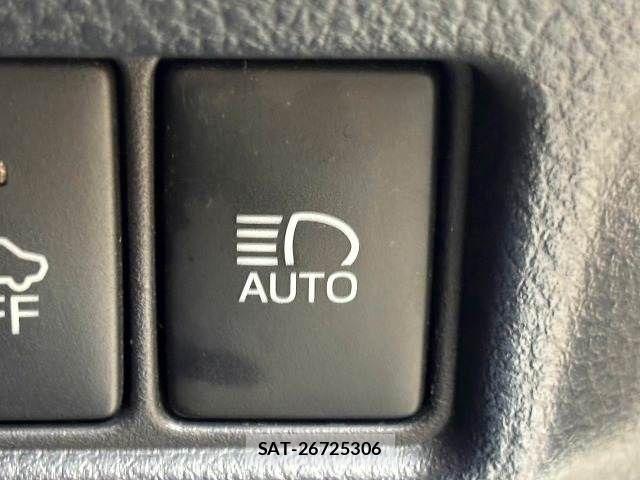 Toyota C-HR 2017-07 8741161-7