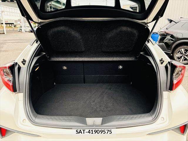 Toyota C-HR 2017-02 8741147-9