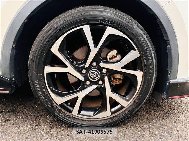 Toyota C-HR 2017-02 8741147-11