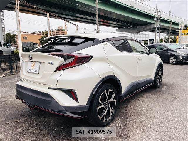 Toyota C-HR 2017-02 8741147-15