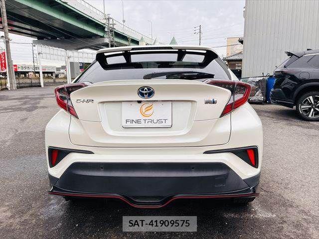 Toyota C-HR 2017-02 8741147-16