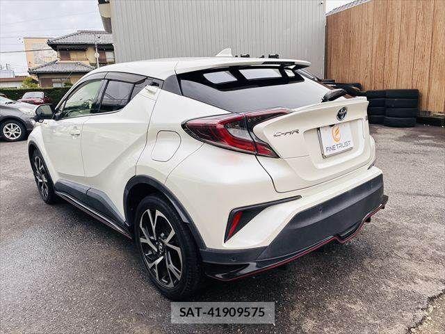 Toyota C-HR 2017-02 8741147-17