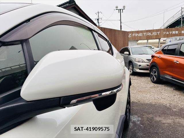Toyota C-HR 2017-02 8741147-23