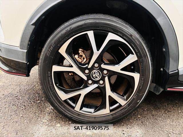 Toyota C-HR 2017-02 8741147-25