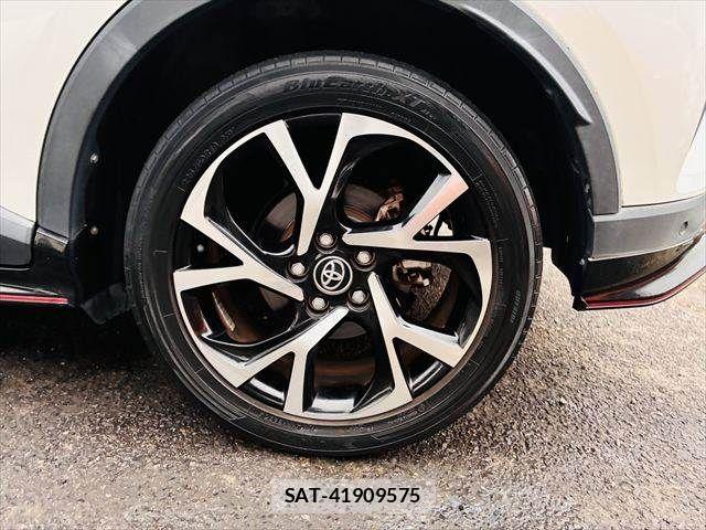 Toyota C-HR 2017-02 8741147-26