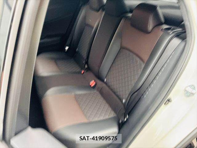 Toyota C-HR 2017-02 8741147-29