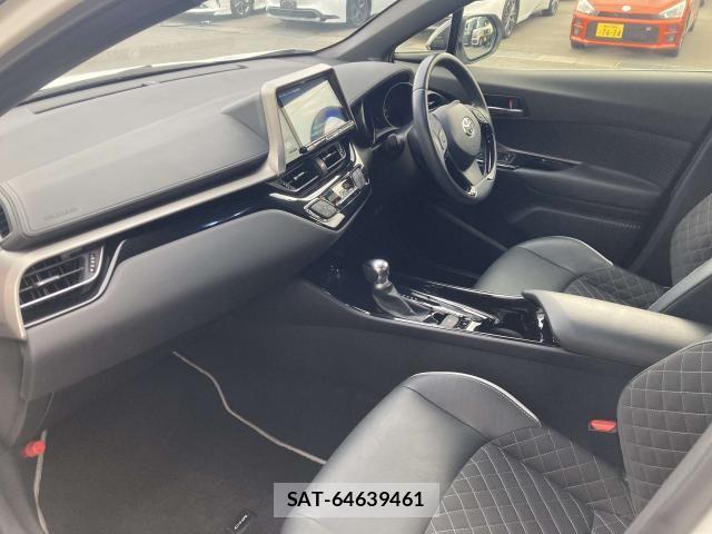 Toyota C-HR 2019-04 8741135-23