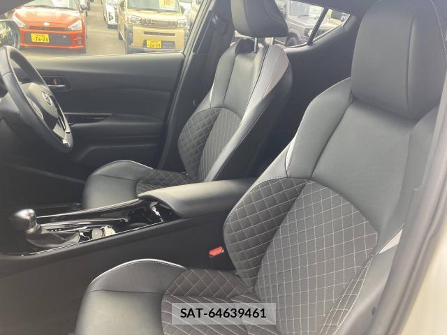 Toyota C-HR 2019-04 8741135-24