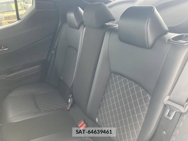 Toyota C-HR 2019-04 8741135-25