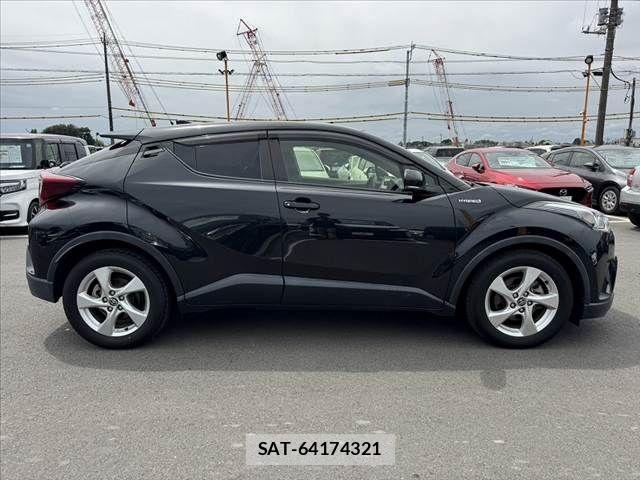 Toyota C-HR 2019-08 8741159-11