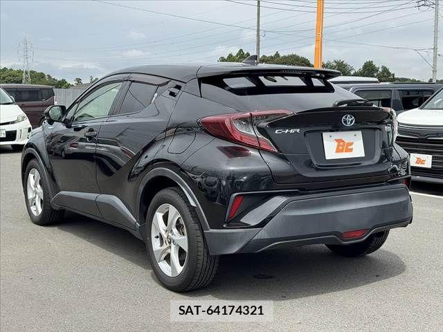 Toyota C-HR 2019-08 8741159-12