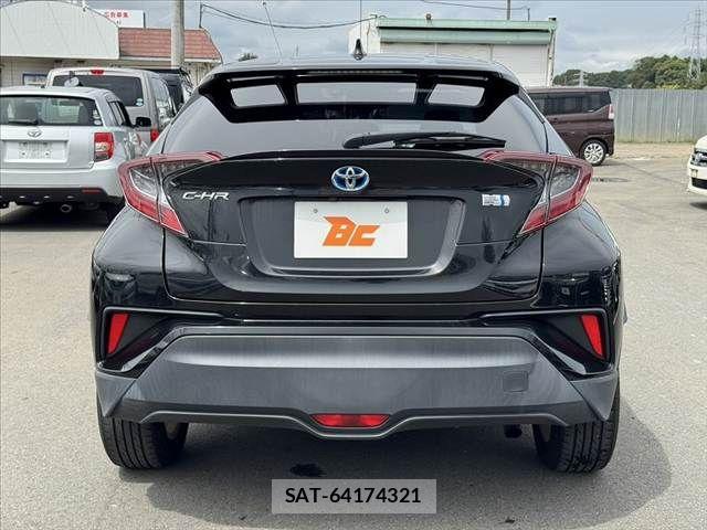 Toyota C-HR 2019-08 8741159-13