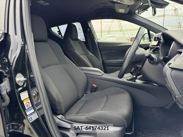 Toyota C-HR 2019-08 8741159-15