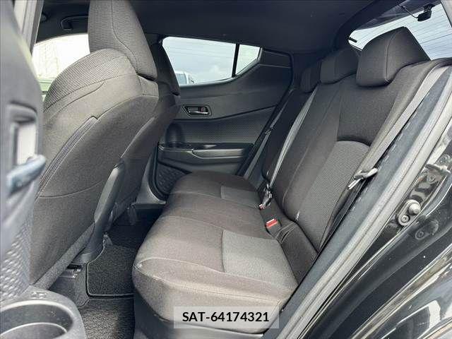 Toyota C-HR 2019-08 8741159-17