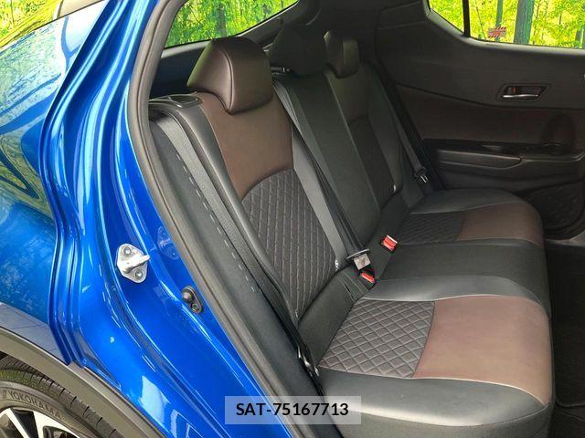Toyota C-HR 2017-06 8741158-8