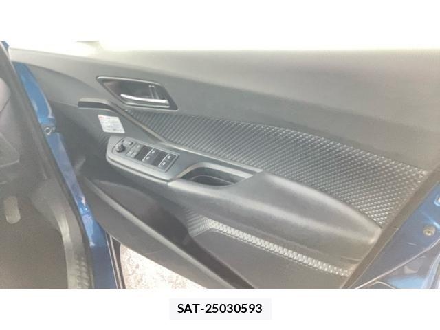 Toyota C-HR 2017-10 8741162-10