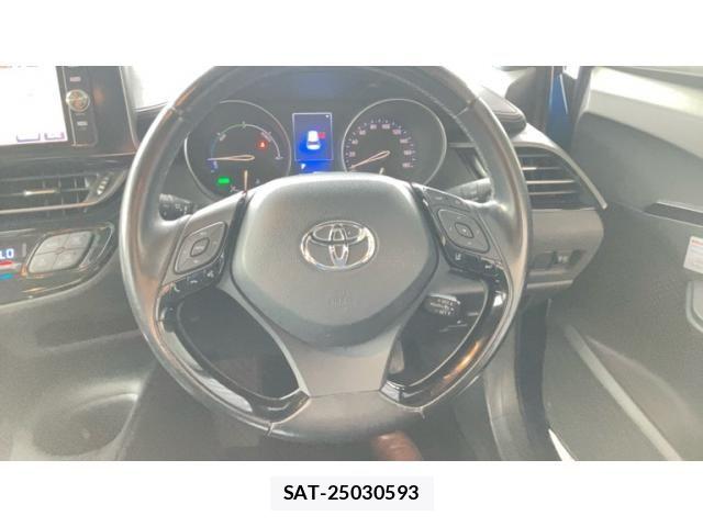 Toyota C-HR 2017-10 8741162-11