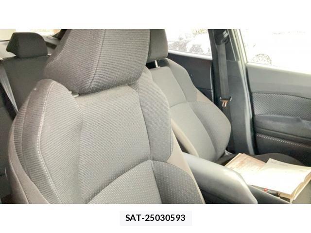 Toyota C-HR 2017-10 8741162-12