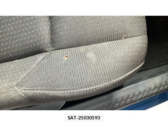 Toyota C-HR 2017-10 8741162-13
