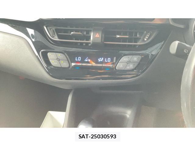 Toyota C-HR 2017-10 8741162-16