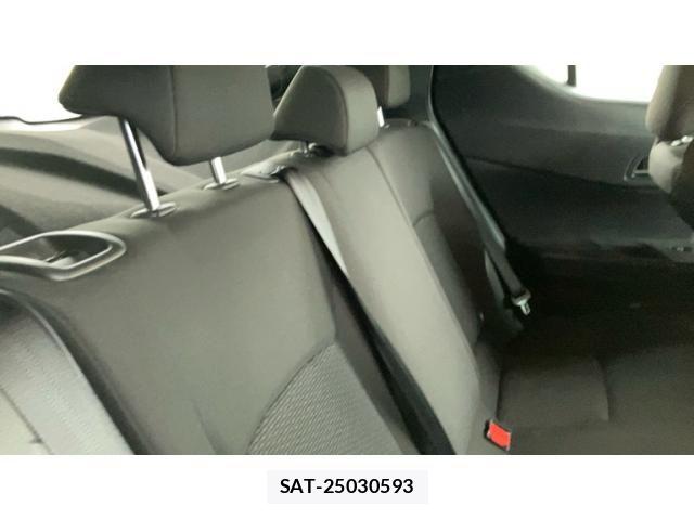 Toyota C-HR 2017-10 8741162-18